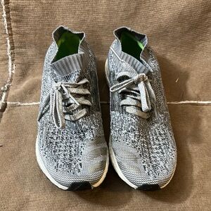 Men’s Adidas Gray Knit Sneakers Size 10.5